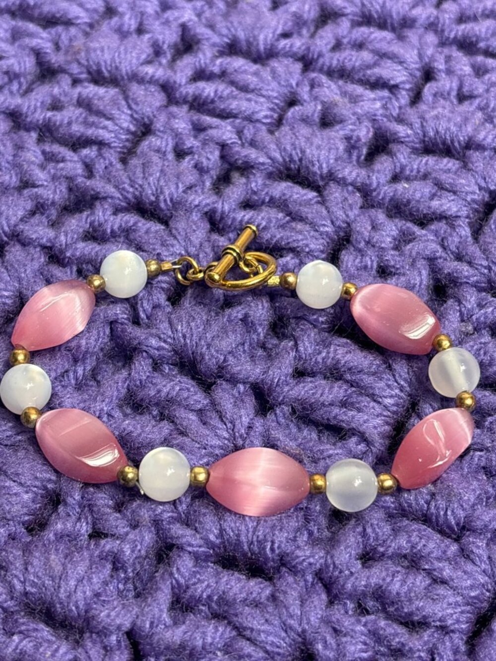 Pink Cat's Eye White Moonglow Beaded Bracelet Goldtone Toggle Clasp 6.5 inches